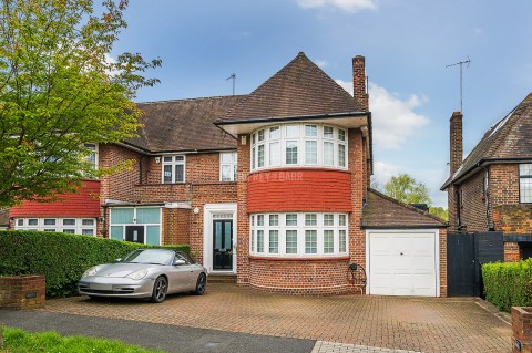 Dorchester Gardens, Hampstead Garden Suburb borders