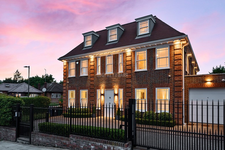 Hendon Avenue, Finchley