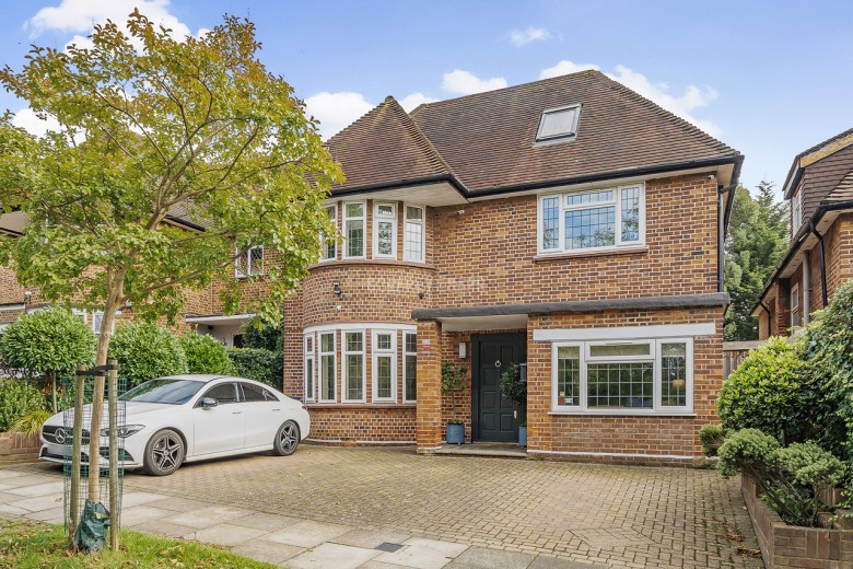 Connaught Drive, Hampstead Garden Suburb Borders