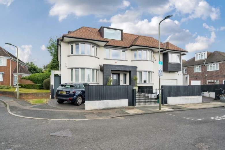 Fairholme Close, Finchley