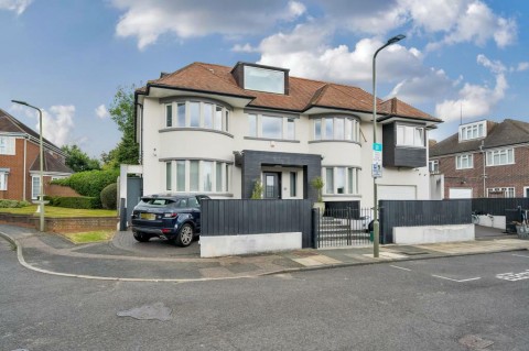 Fairholme Close, Finchley