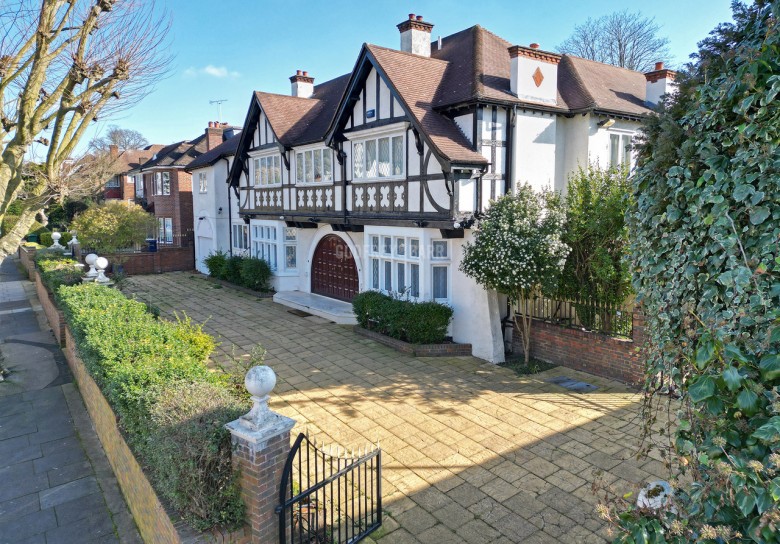 Windermere Avenue, Finchley